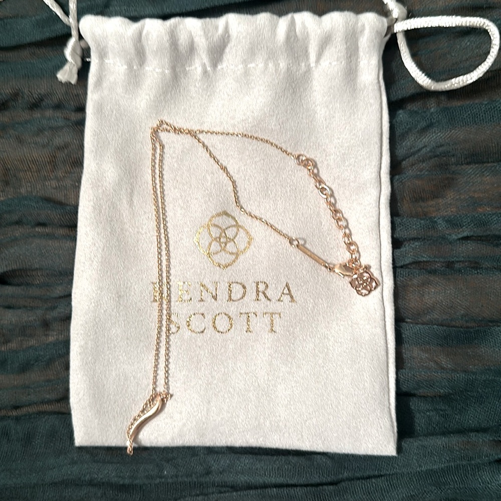 Kendra Scott necklace